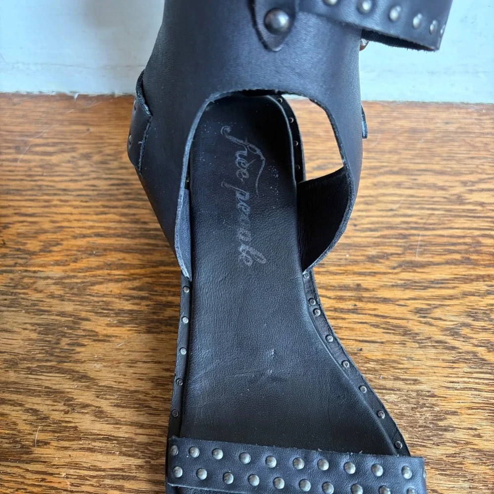 Free People Happiness Heeled Black‎ Leather Studded Cuff Sandals Buckle US 7 New